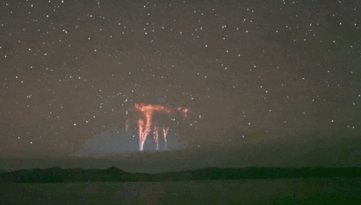 賭馬：廣東一地驚現藍色噴流閃電 專家：發生概率小於萬分之一