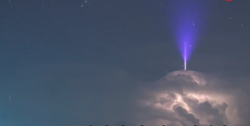 賭馬：廣東一地驚現藍色噴流閃電 專家：發生概率小於萬分之一